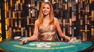 Live casino table environment with multiple players